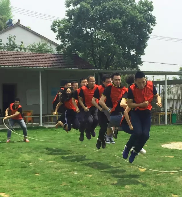 “向妄想启程” 威客电竞销售团建活动美满开放