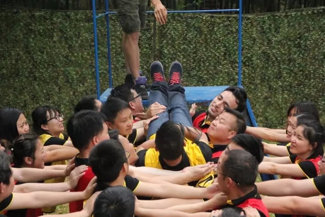 “向妄想启程” 威客电竞销售团建活动美满开放